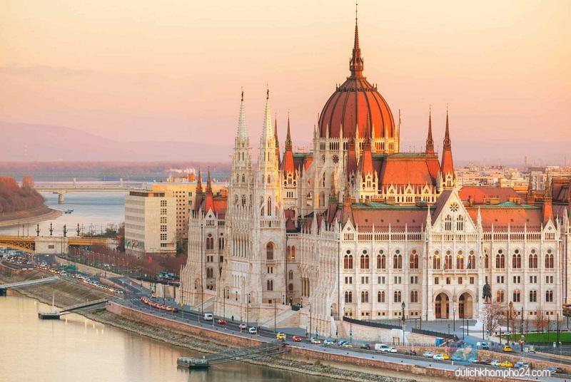 Dịch thuật công chứng hồ sơ visa du lịch Hungary nhanh rẻ